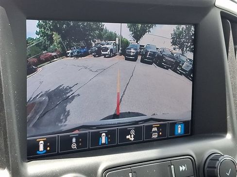 Used 2022 GMC Terrain SLT w/ Tech Package FWD image 18