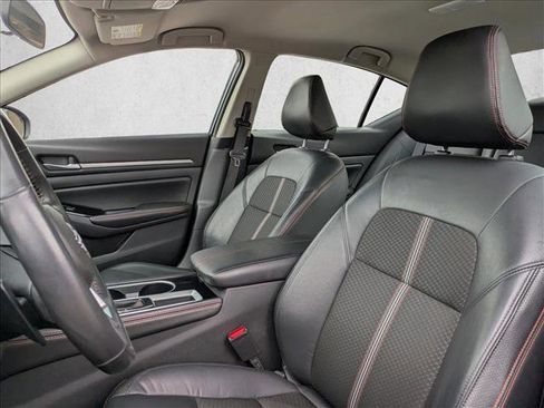 Used 2024 Nissan Altima 2.5 SR image 11