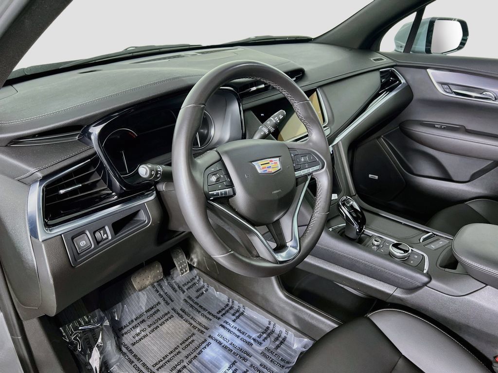 Certified 2024 Cadillac XT6 Luxury w/ LPO, Floor Liner Package AWD/4WD image 8