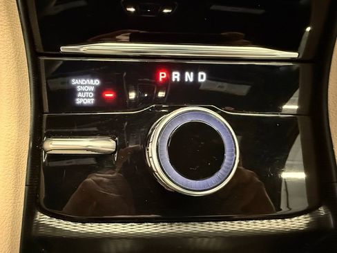 Used 2024 Jeep Grand Cherokee Limited w/ Luxury Tech Group II image 32