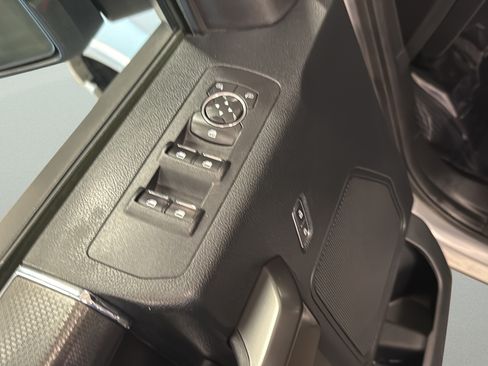 Used 2016 Ford F150 XLT w/ Equipment Group 302A Luxury AWD/4WD image 11