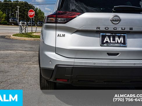 Used 2025 Nissan Rogue SV image 16