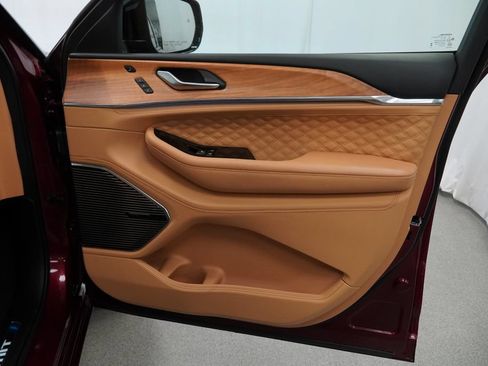 Certified 2025 Jeep Grand Cherokee Summit AWD/4WD image 46