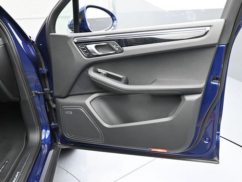 Certified 2025 Porsche Macan image 29