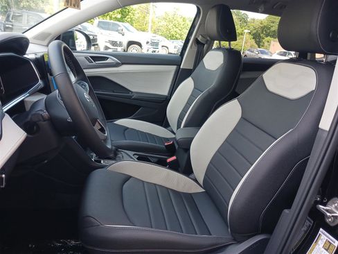 New 2025 Volkswagen Taos SEL image 12