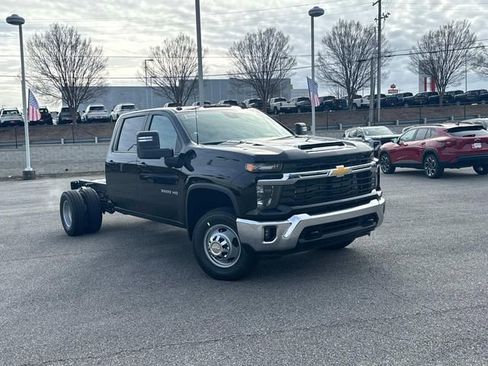 New 2026 Chevrolet Silverado 3500 LT w/ Convenience Package image 2