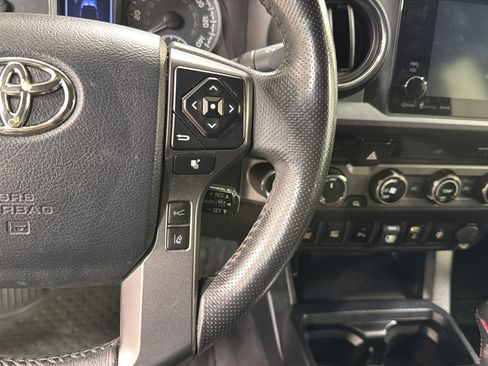Used 2018 Toyota Tacoma TRD Sport w/ Technology Package AWD/4WD image 14
