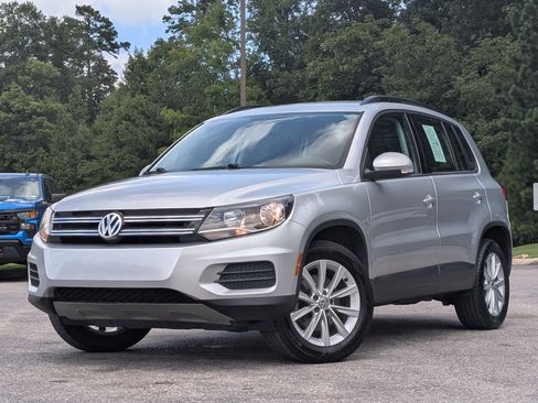 Used 2018 Volkswagen Tiguan Limited w/ Premium Package FWD image 4