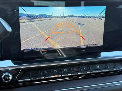 Used 2024 GMC Sierra 1500 SLT image 16