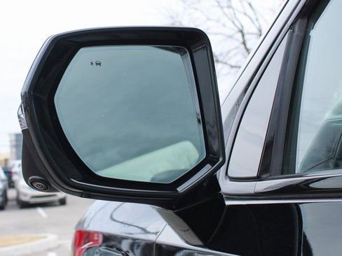 Used 2024 Chevrolet Suburban RST w/ Luxury Package image 8