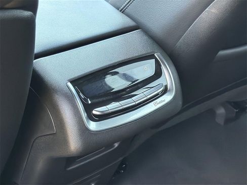 Used 2025 Cadillac XT6 Luxury image 27