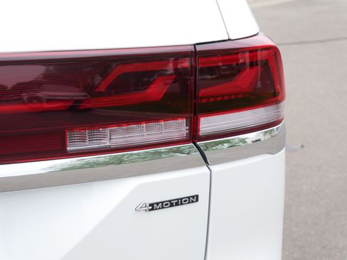 Certified 2026 Volkswagen Atlas SEL Premium R-Line AWD/4WD image 17