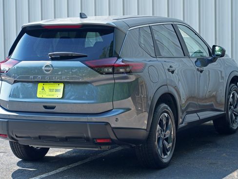 Used 2025 Nissan Rogue SV FWD image 45