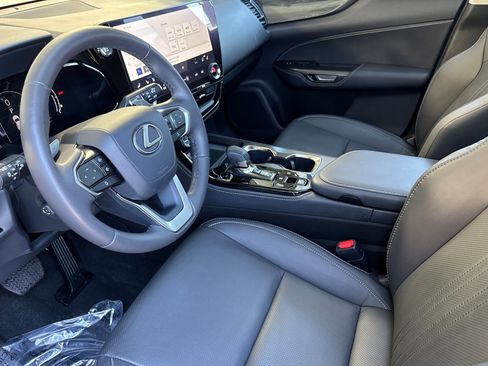 Used 2024 Lexus NX 250 FWD image 4