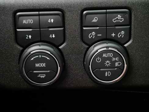 Used 2024 Chevrolet Silverado 1500 LTZ AWD/4WD image 26