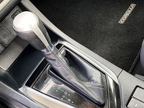 Certified 2018 Toyota Corolla LE FWD image 18