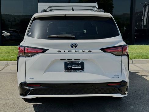 Used 2023 Toyota Sienna XSE AWD/4WD image 13