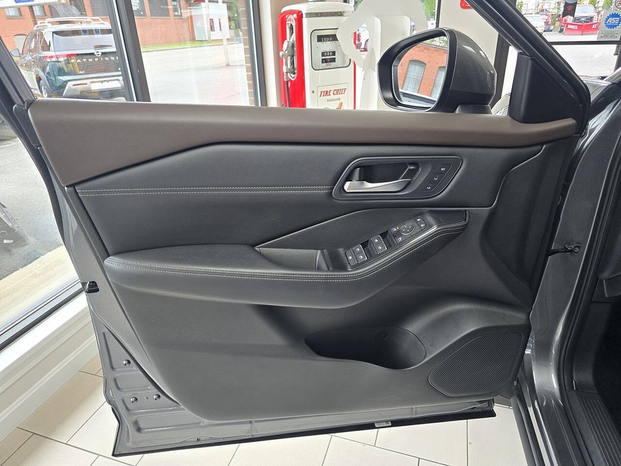 Used 2023 Nissan Rogue SL w/ SL Premium Package AWD/4WD image 18