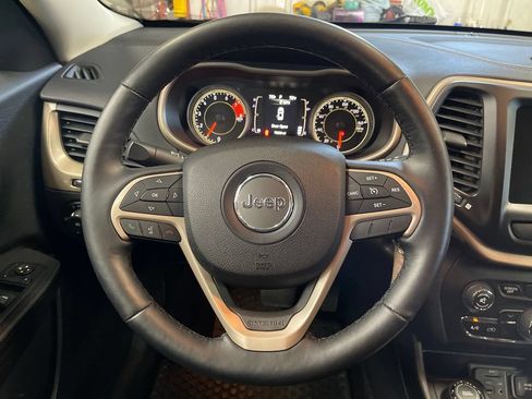 Used 2017 Jeep Cherokee Latitude w/ Cold Weather Group AWD/4WD image 20