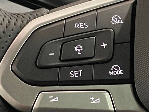 New 2026 Volkswagen Tiguan SE R-Line AWD/4WD image 14