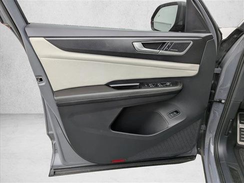 Used 2024 Volkswagen Atlas Cross Sport SEL Premium R-Line image 23