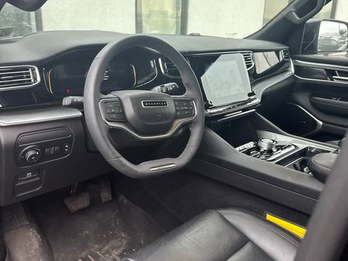 Used 2022 Jeep Wagoneer Series III image 3