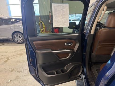 Certified 2019 Nissan Titan Platinum Reserve w/ Platinum Utility Package image 10