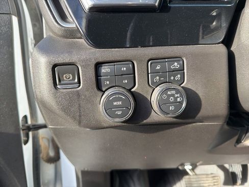 Used 2024 Chevrolet Silverado 3500 LT w/ Convenience Package image 15