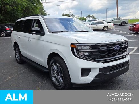 Used 2025 Ford Expedition Active AWD/4WD image 9