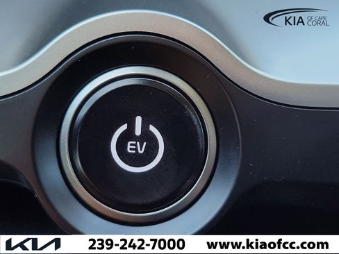 New 2025 Kia EV6 Wind RWD image 24