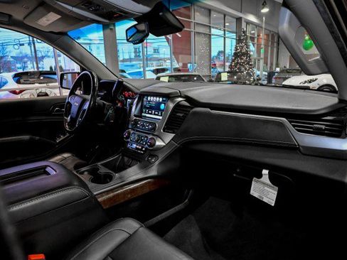 Used 2020 Chevrolet Suburban LT image 30