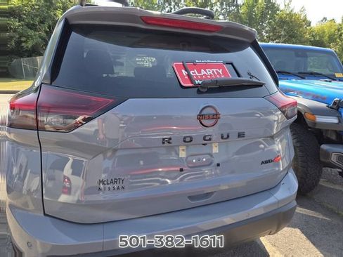 Used 2025 Nissan Rogue SV AWD/4WD image 3