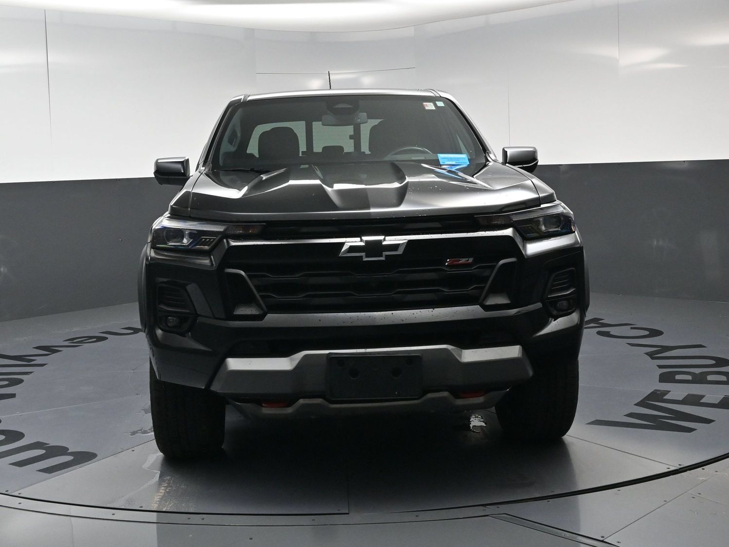Used 2024 Chevrolet Colorado Z71 w/ Z71 Convenience Package 2 AWD/4WD image 3