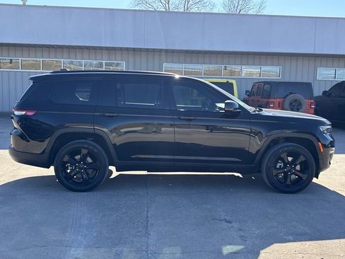 Used 2024 Jeep Grand Cherokee L Limited w/ Luxury Tech Group II image 2