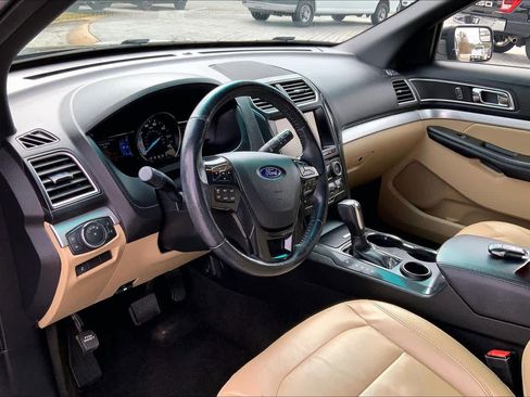 Used 2016 Ford Explorer XLT w/ Equipment Group 202A image 17