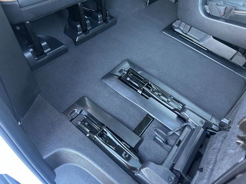 Used 2022 GMC Yukon XL AT4 image 31