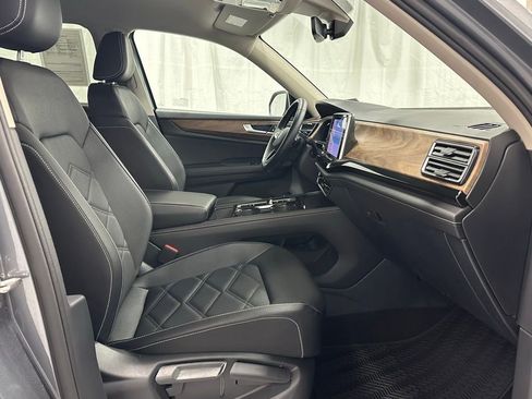 Used 2025 Volkswagen Atlas SE image 63