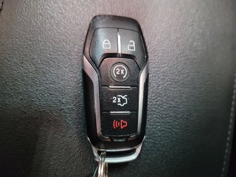 Used 2016 Ford Explorer XLT w/ Equipment Group 202A AWD/4WD image 32