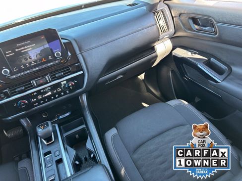 Certified 2025 Nissan Pathfinder SV FWD image 17