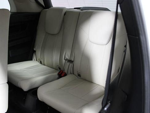 Used 2021 Mercedes-Benz GLB 250 4MATIC image 27