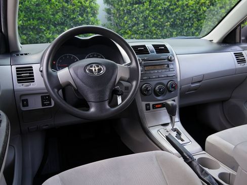 Used 2011 Toyota Corolla LE FWD image 5