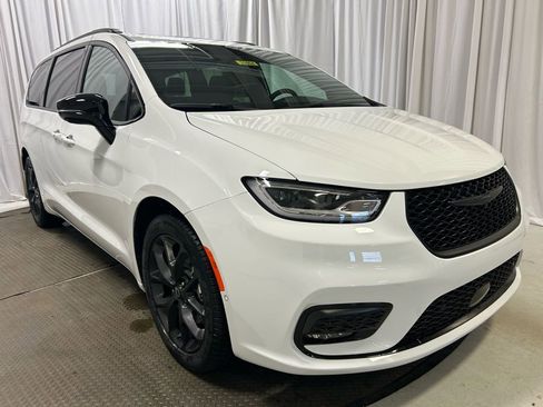 New 2026 Chrysler Pacifica Select image 24