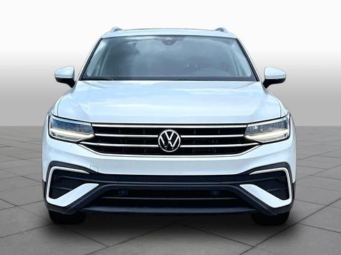 Used 2023 Volkswagen Tiguan SE w/ Panoramic Sunroof Package FWD image 4