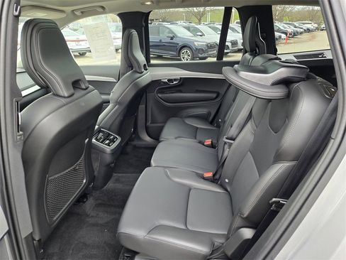 Used 2025 Volvo XC90 B5 Core image 10