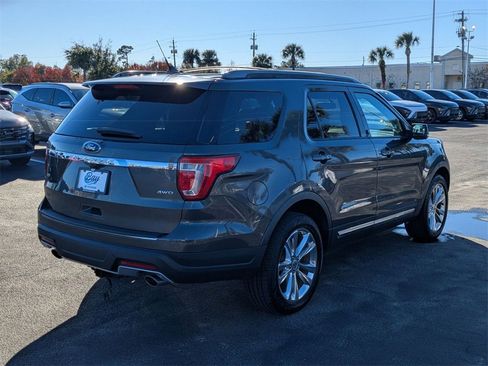 Used 2018 Ford Explorer XLT w/ Equipment Group 202A image 5