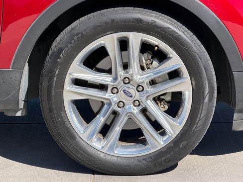 Used 2017 Ford Explorer XLT w/ Equipment Group 202A image 12