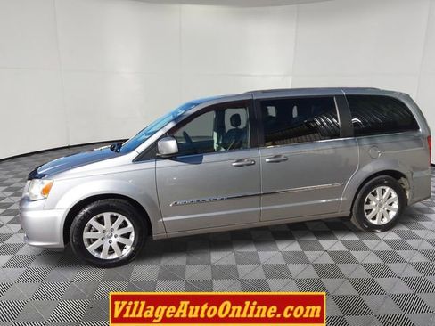Used 2014 Chrysler Town & Country Touring w/ Trailer Tow Group image 8