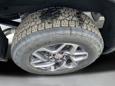 New 2026 GMC Sierra 1500 SLE w/ Preferred Package image 9