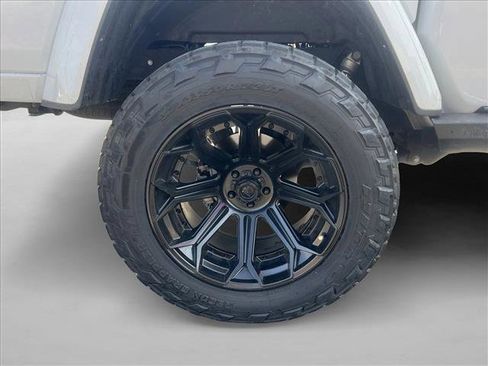 Used 2021 Jeep Gladiator Overland image 24