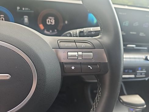 Certified 2025 Hyundai Kona SEL FWD image 18